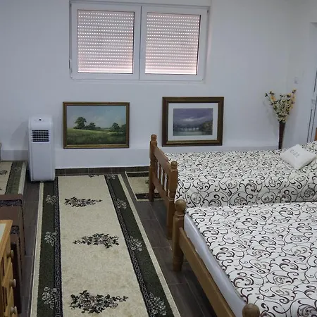 Lola & Nikola Bed & Breakfast Pirot