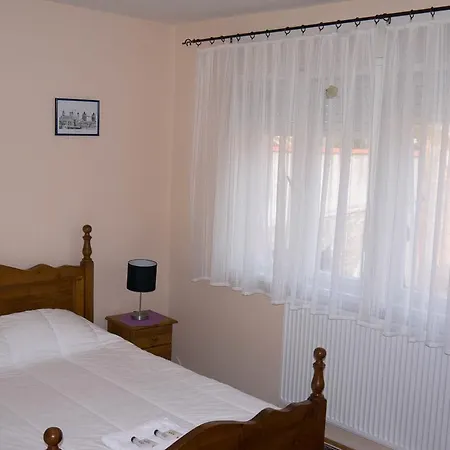 Bed & Breakfast Lola & Nikola