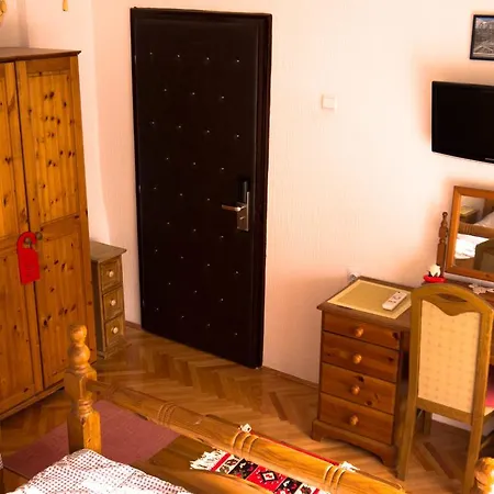 Lola & Nikola Bed & Breakfast *