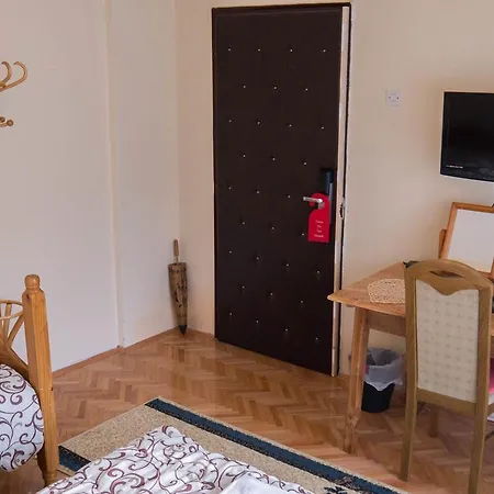 Lola & Nikola * Pirot