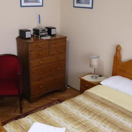 Lola & Nikola Frühstückspension *