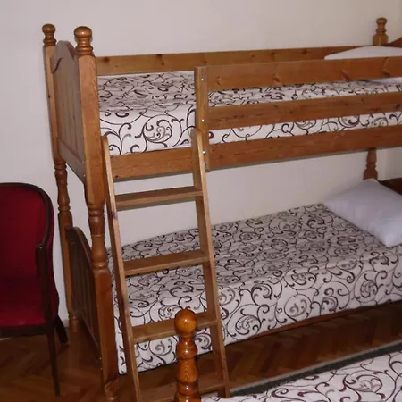 Bed & Breakfast Lola & Nikola